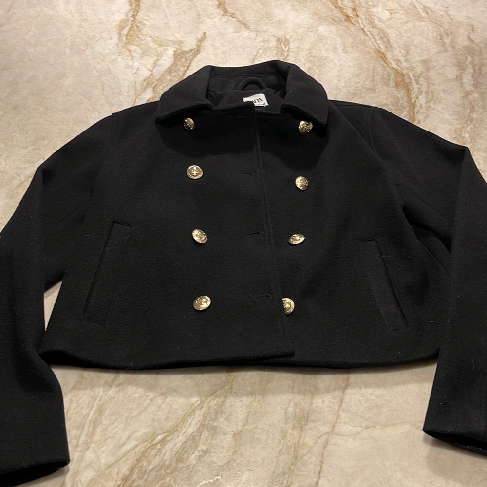 Zara cropped small  jacket with buttons.